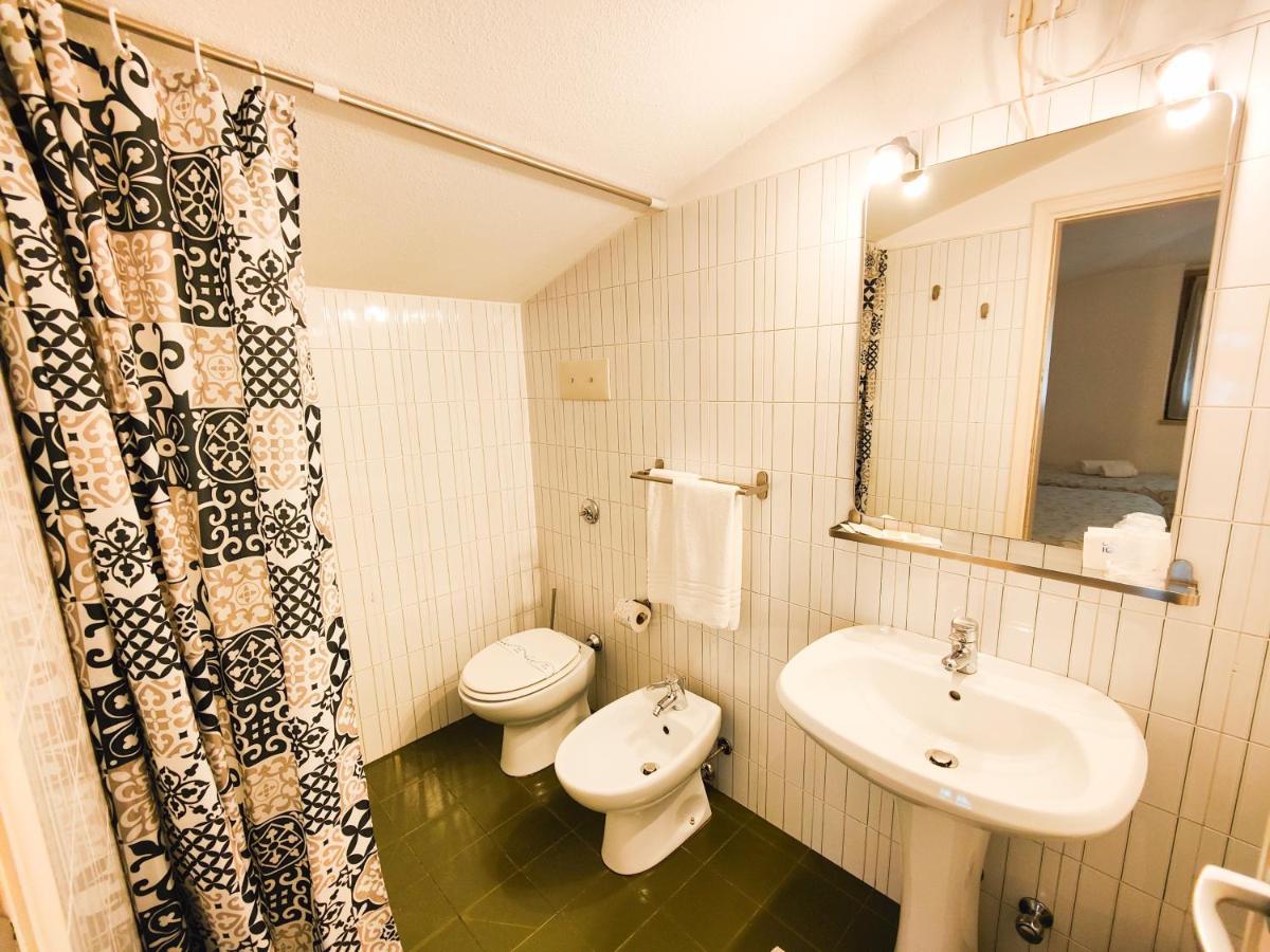 מנרבה דל גארדה Albergo B&B Tenesi מראה חיצוני תמונה