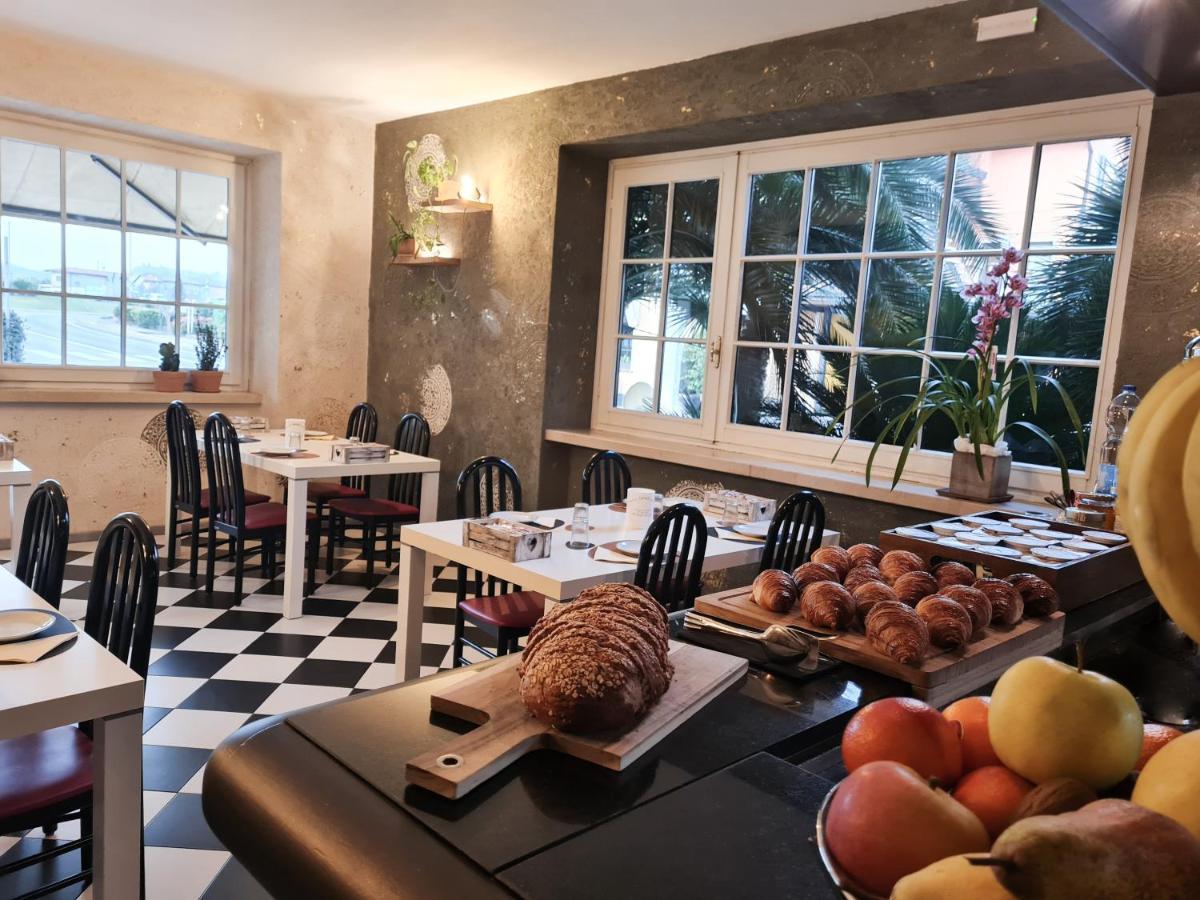 מנרבה דל גארדה Albergo B&B Tenesi מראה חיצוני תמונה