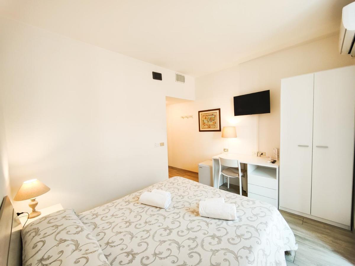 מנרבה דל גארדה Albergo B&B Tenesi מראה חיצוני תמונה