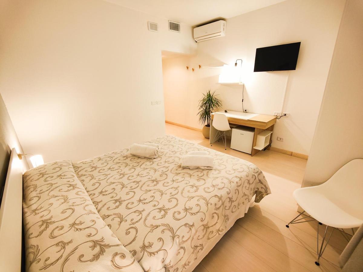 מנרבה דל גארדה Albergo B&B Tenesi מראה חיצוני תמונה