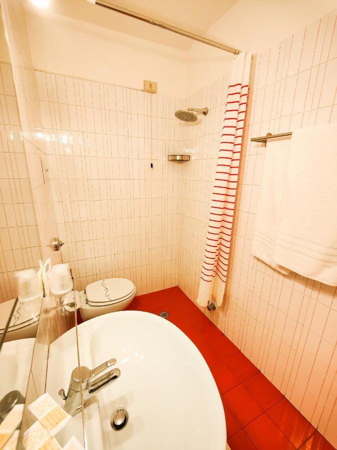 מנרבה דל גארדה Albergo B&B Tenesi מראה חיצוני תמונה