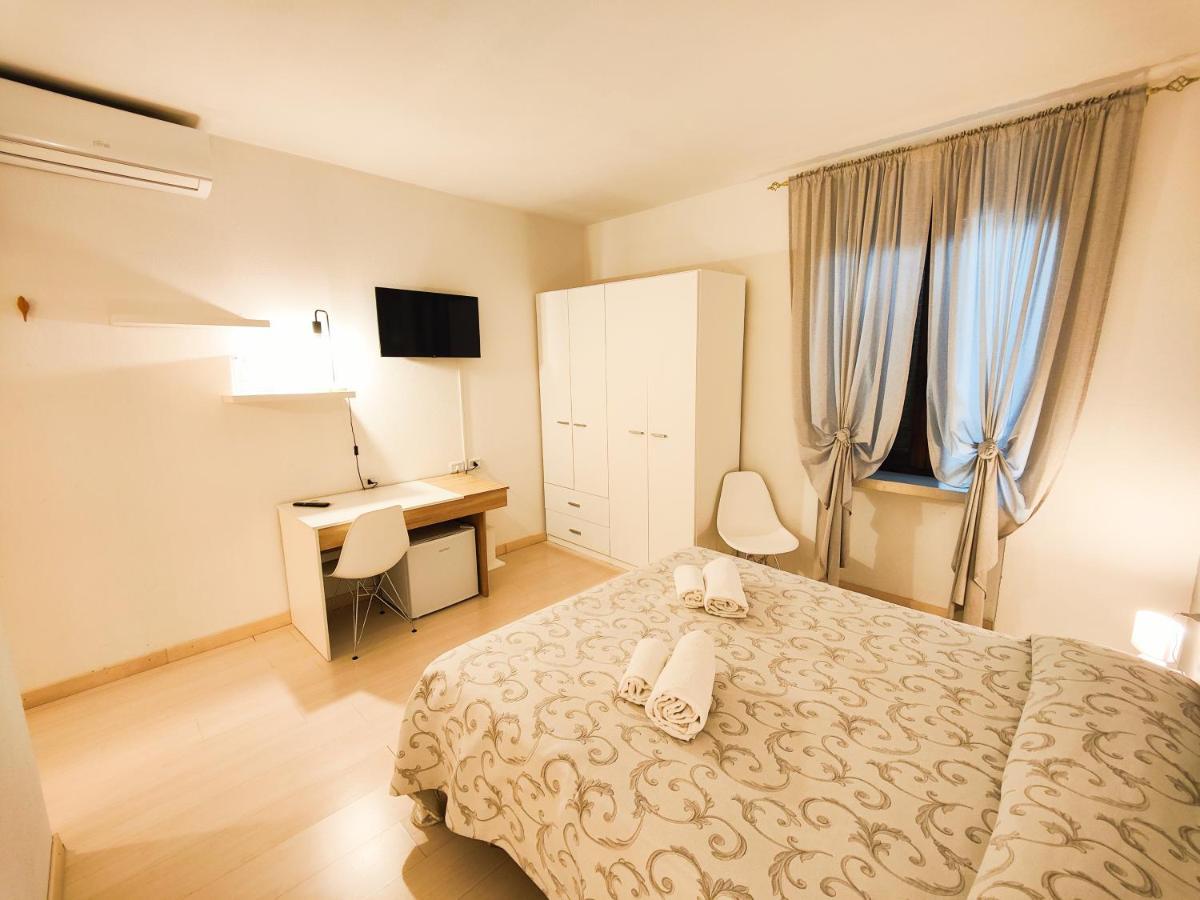מנרבה דל גארדה Albergo B&B Tenesi מראה חיצוני תמונה