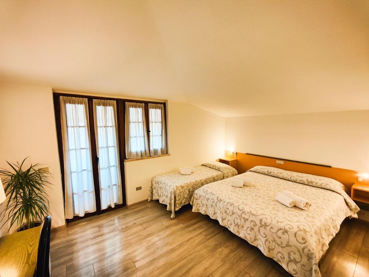 מנרבה דל גארדה Albergo B&B Tenesi מראה חיצוני תמונה
