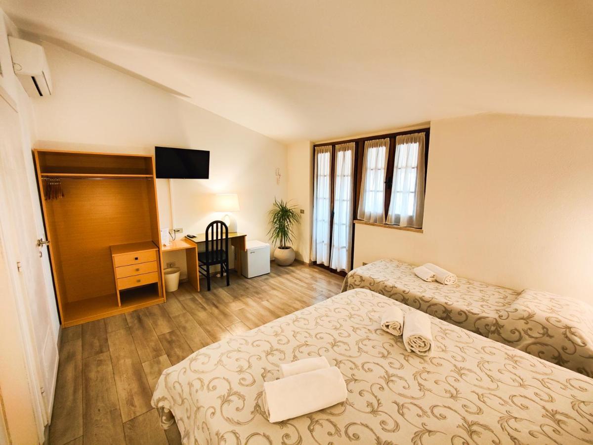 מנרבה דל גארדה Albergo B&B Tenesi מראה חיצוני תמונה