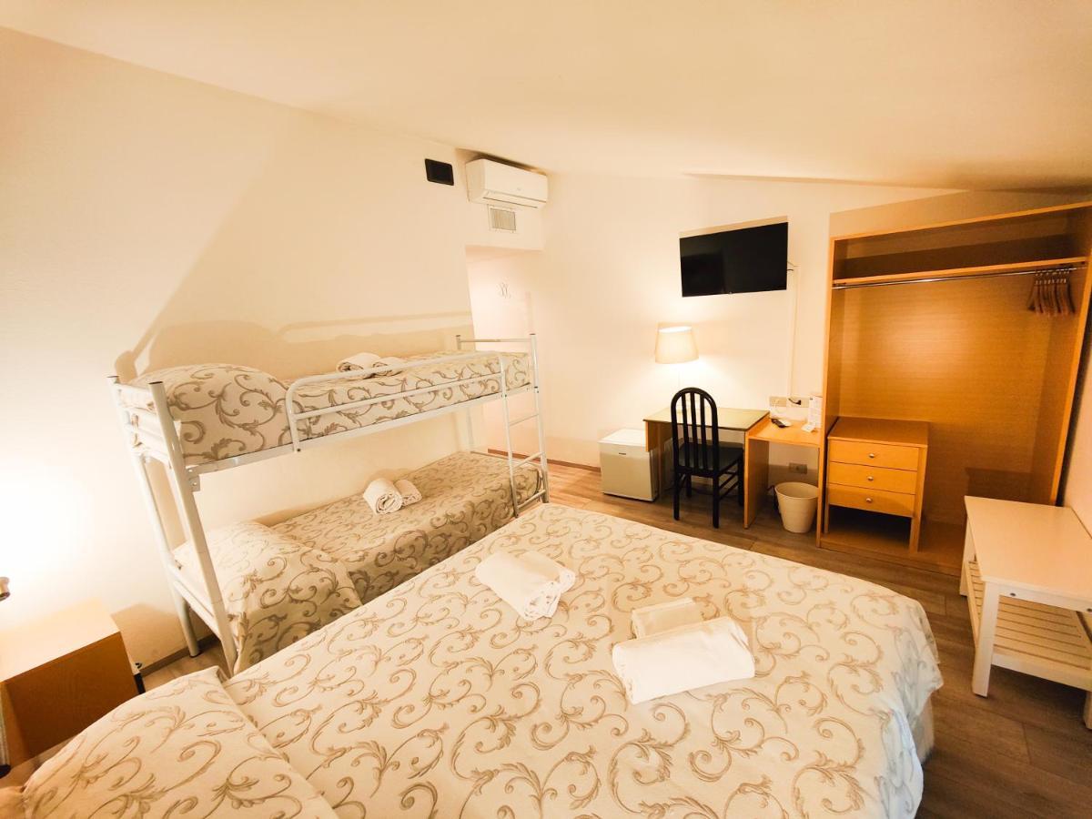 מנרבה דל גארדה Albergo B&B Tenesi מראה חיצוני תמונה