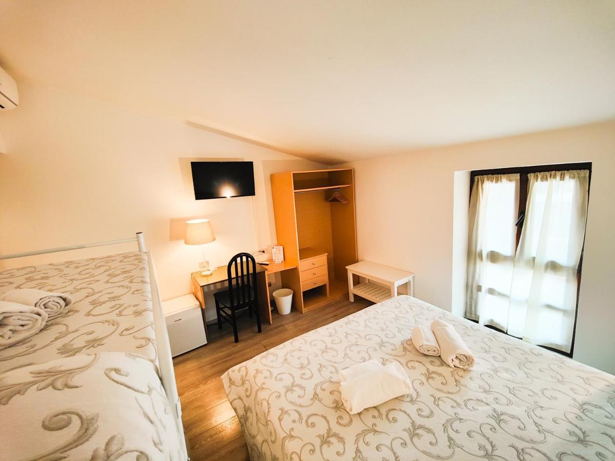 מנרבה דל גארדה Albergo B&B Tenesi מראה חיצוני תמונה