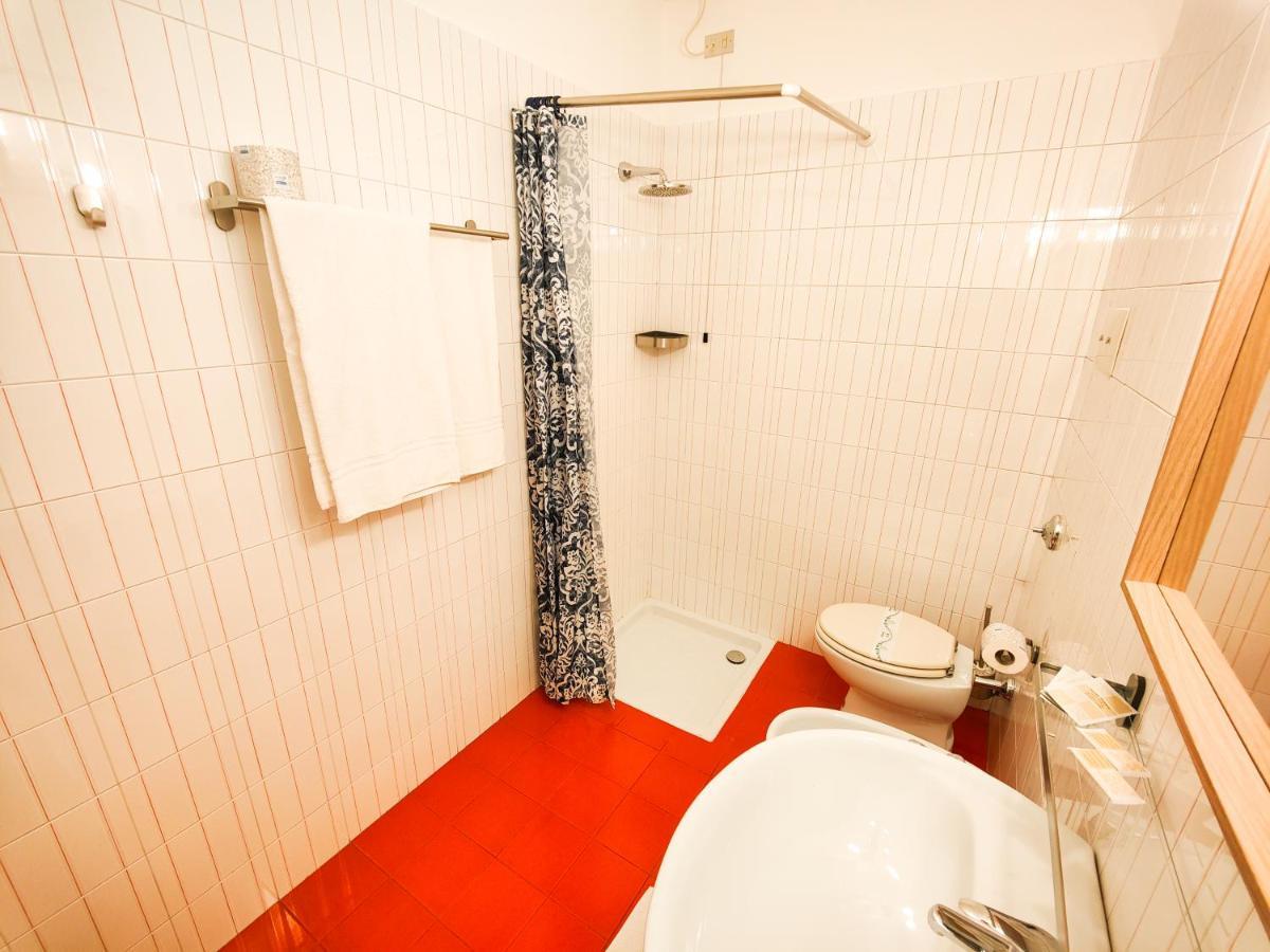מנרבה דל גארדה Albergo B&B Tenesi מראה חיצוני תמונה