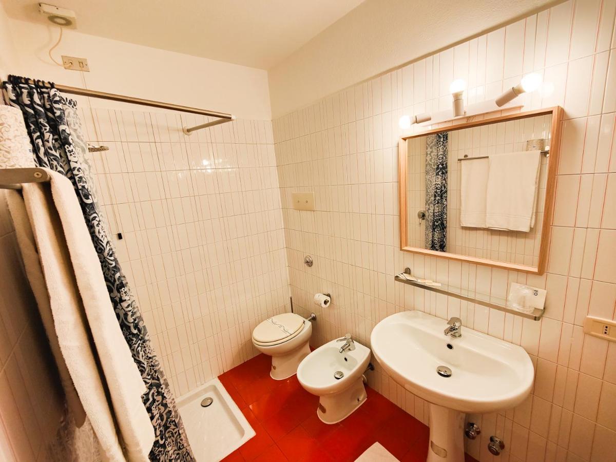 מנרבה דל גארדה Albergo B&B Tenesi מראה חיצוני תמונה