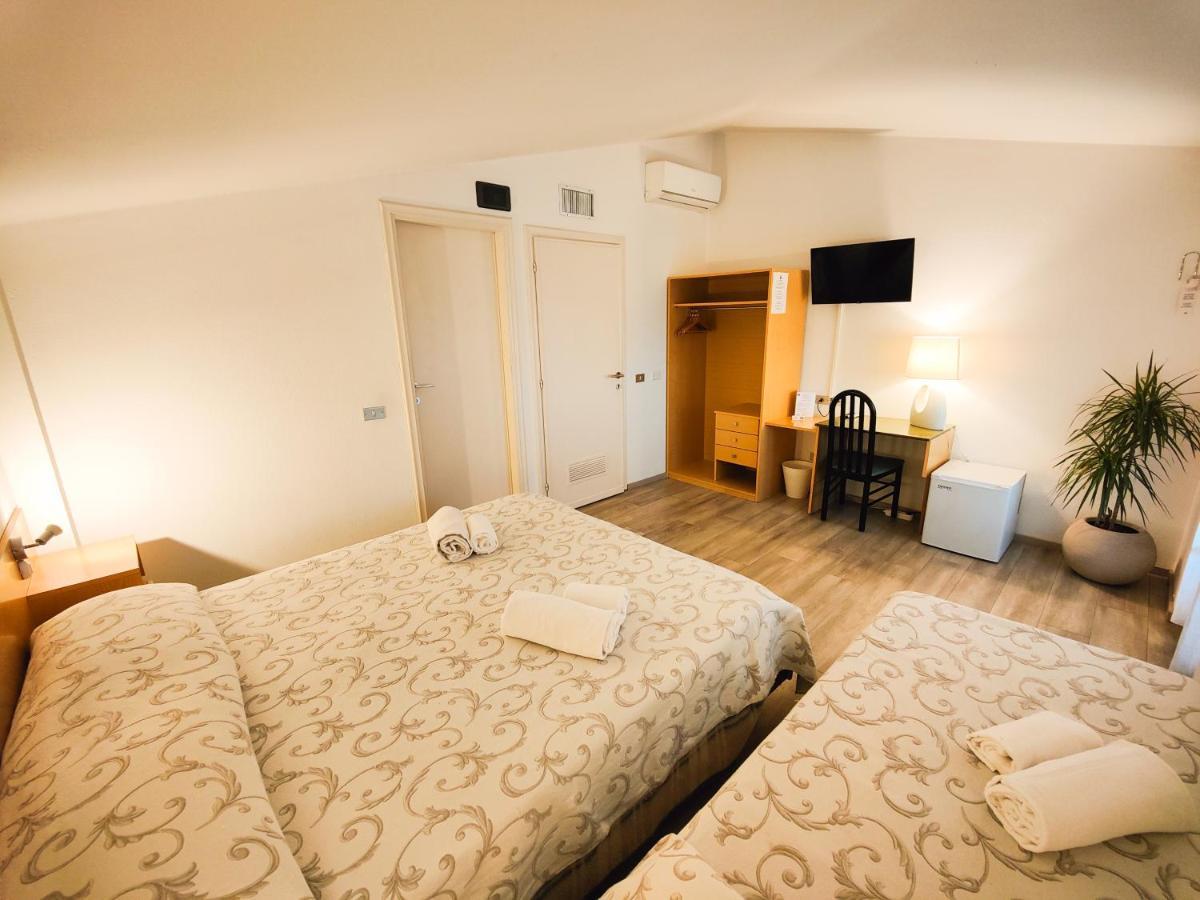 מנרבה דל גארדה Albergo B&B Tenesi מראה חיצוני תמונה