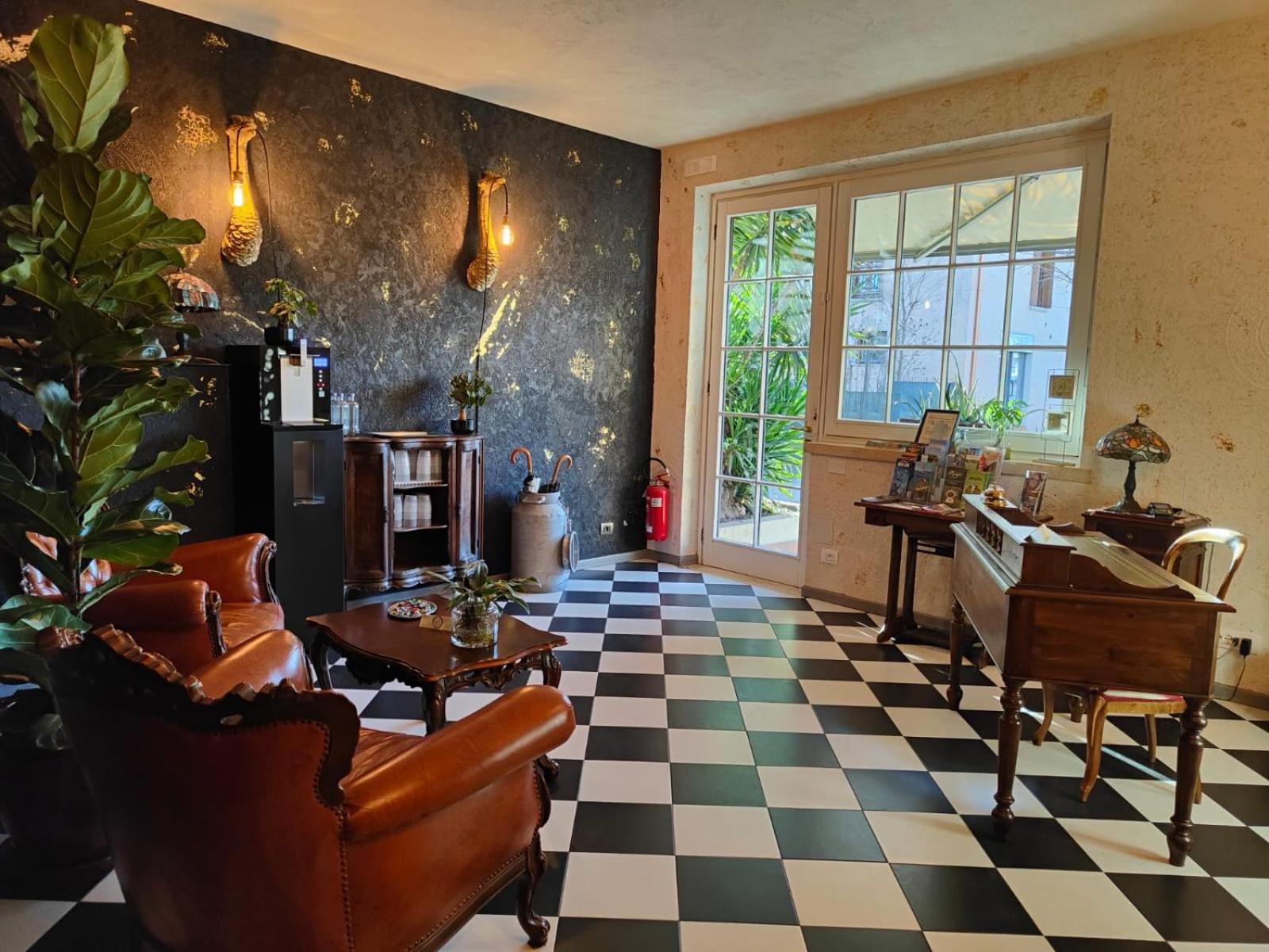 מנרבה דל גארדה Albergo B&B Tenesi מראה חיצוני תמונה